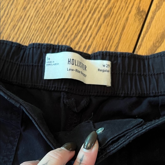 Hollister Low Rise Baggy Cargo Pants - Picture 5 of 9